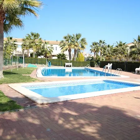 Casa De Vacaciones Con Piscina Comunitaria Holiday home